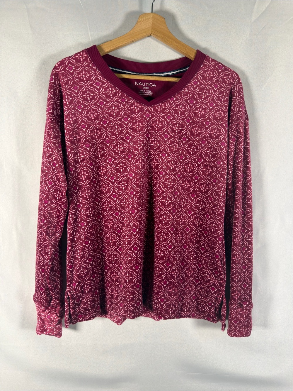 Nautica Burgundy Geometric Print V Neck Top Size Small NWT